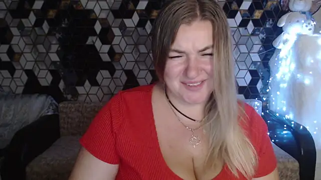 Snapshot of NikaSkylink chatting on 13, 11, 2025 NikaSkylink online show from 13, 11, 2025