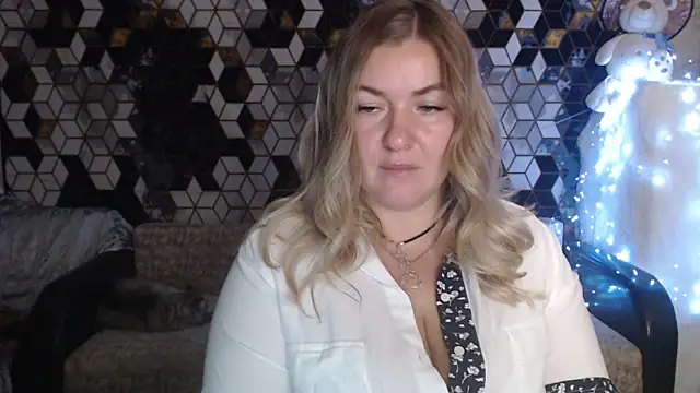 Snapshot of NikaSkylink chatting on 14, 11, 2025 NikaSkylink online show from 14, 11, 2025