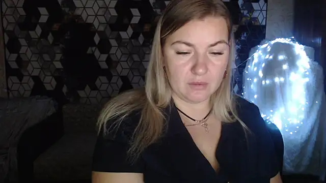 Snapshot of NikaSkylink chatting on 21, 11, 2025 NikaSkylink online show from 21, 11, 2025