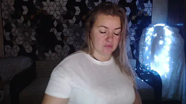 Snapshot of NikaSkylink chatting on 24, 11, 2025 NikaSkylink online show from 24, 11, 2025