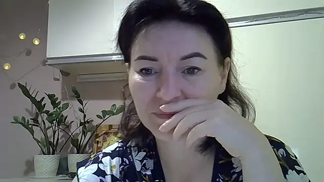 Krystal 82 online show from 4, 10, 2025