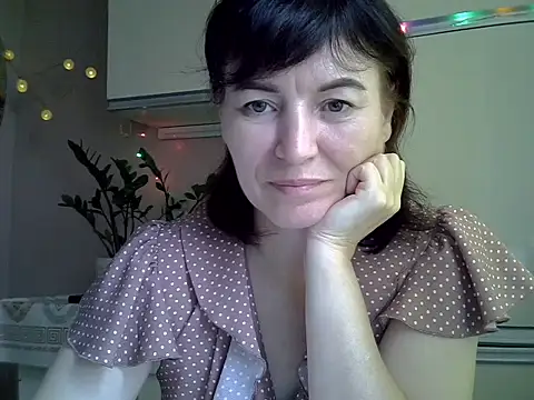 Krystal 82 online show from 10, 10, 2025