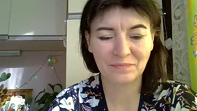 Krystal 82 online show from 18, 10, 2025