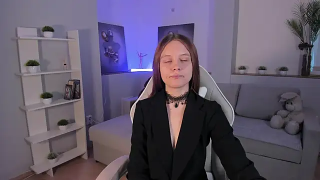 Snapshot of AlicePill chatting on 13, 10, 2025 AlicePill online show from 13, 10, 2025