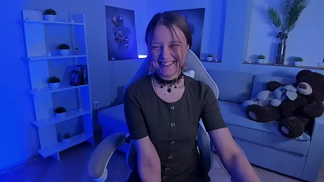 Snapshot of AlicePill chatting on 11, 11, 2025 AlicePill online show from 11, 11, 2025