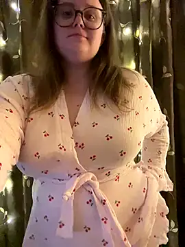 Snapshot of MariaMirabella chatting on 15, 11, 2025 MariaMirabella online show from 15, 11, 2025