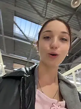 DollyTall online show from 21, 10, 2025