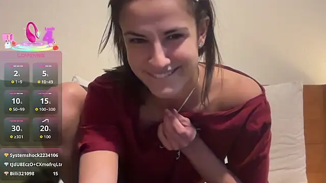 Snapshot of heyitsmadig chatting on 11, 10, 2025 heyitsmadig online show from 11, 10, 2025