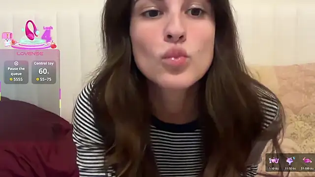 Snapshot of heyitsmadig chatting on 21, 11, 2025 heyitsmadig online show from 21, 11, 2025