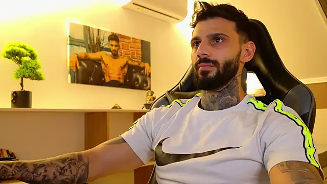 Snapshot of AresSteelX chatting on 12, 10, 2025 AresSteelX online show from 12, 10, 2025