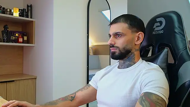 Snapshot of AresSteelX chatting on 11, 11, 2025 AresSteelX online show from 11, 11, 2025