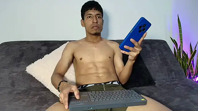 IsaXander743 online show from 15, 12, 2025