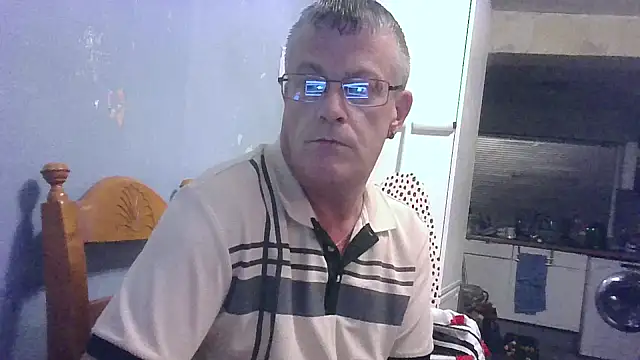 Snapshot of hefin18 chatting on 13, 3, 2025 hefin18 online show from 13, 3, 2025