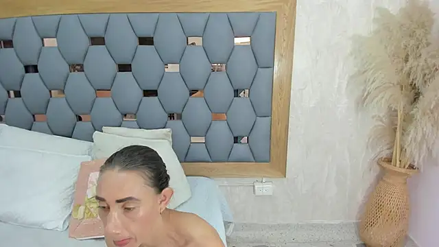 crystal sm online show from 24, 11, 2025