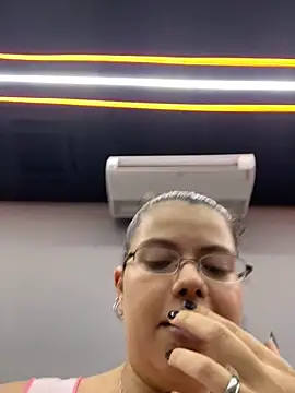 Snapshot of oizoe chatting on 19, 12, 2025 oizoe online show from 19, 12, 2025