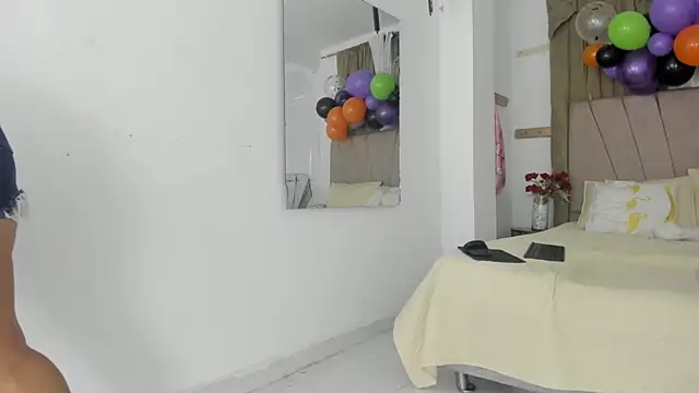 Snapshot of Lady_miss___ chatting on 12, 10, 2025 Lady miss online show from 12, 10, 2025