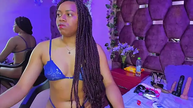 Thiana Taylor online show from 21, 11, 2025