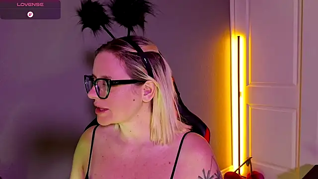 Snapshot of Charlies_world chatting on 31, 10, 2025 Charlies world online show from 31, 10, 2025