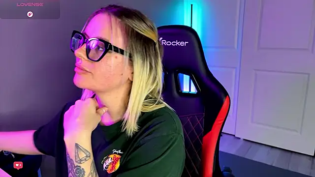 Snapshot of Charlies_world chatting on 14, 12, 2025 Charlies world online show from 14, 12, 2025