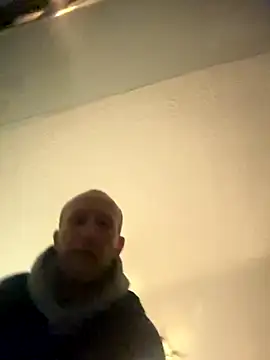 Snapshot of StudL chatting on 28, 10, 2025 StudL online show from 28, 10, 2025