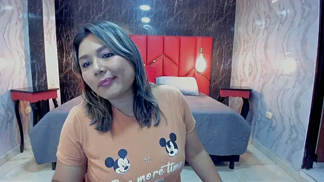 LatinaHoleQueen online show from 17, 11, 2025