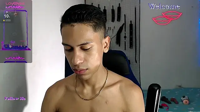 Snapshot of dylan_apol0 chatting on 25, 10, 2025 dylan apol0 online show from 25, 10, 2025