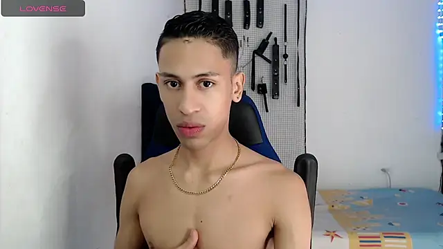 Snapshot of dylan_apol0 chatting on 9, 11, 2025 dylan apol0 online show from 9, 11, 2025