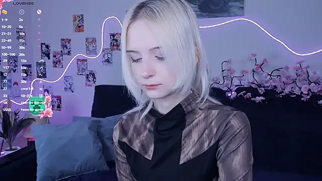 Snapshot of Megan--chan chatting on 14, 12, 2025 Megan--chan online show from 14, 12, 2025