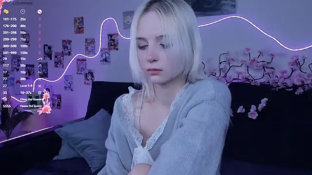 Snapshot of Megan--chan chatting on 19, 12, 2025 Megan--chan online show from 19, 12, 2025