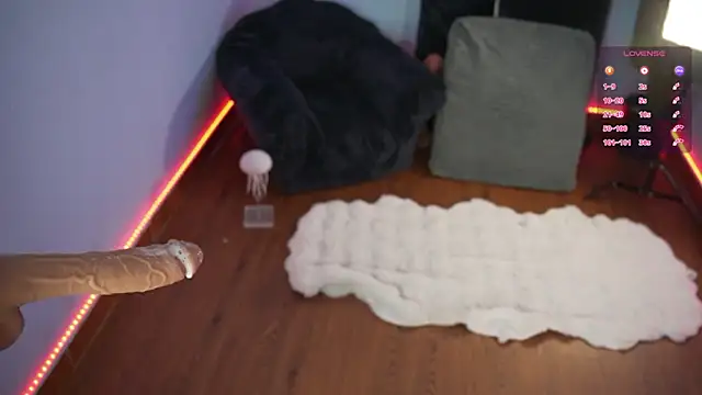 Snapshot of AnnieCouperr chatting on 5, 1, 2026 AnnieCouperr online show from 5, 1, 2026