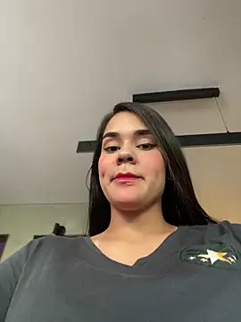 Snapshot of BellaLeclair chatting on 15, 10, 2025 BellaLeclair online show from 15, 10, 2025