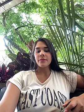 Snapshot of BellaLeclair chatting on 29, 10, 2025 BellaLeclair online show from 29, 10, 2025