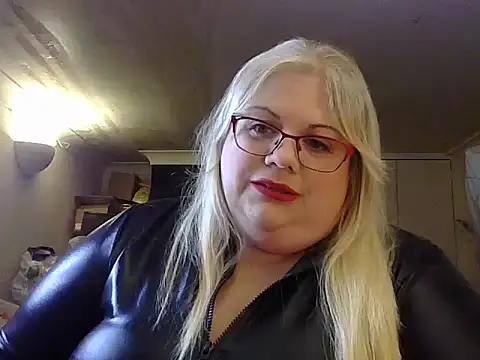 Kinkyhousewife83 online show from 27, 9, 2025
