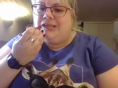 Kinkyhousewife83 online show from 18, 10, 2025