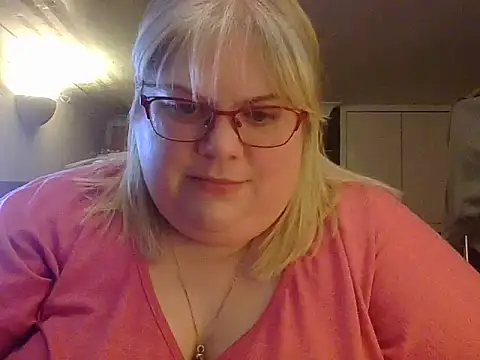 Kinkyhousewife83 online show from 6, 1, 2026