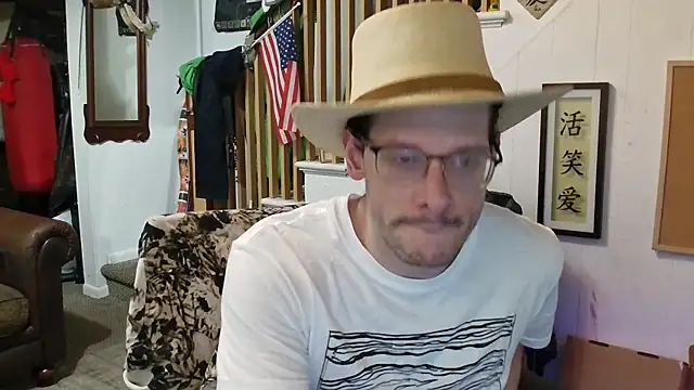 Snapshot of MasterDaddyCool chatting on 8, 10, 2025 MasterDaddyCool online show from 8, 10, 2025