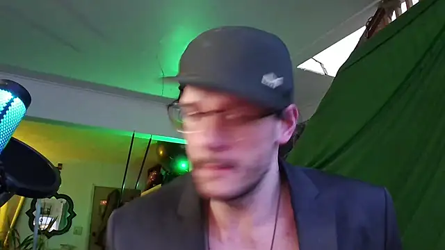 Snapshot of MasterDaddyCool chatting on 21, 10, 2025 MasterDaddyCool online show from 21, 10, 2025