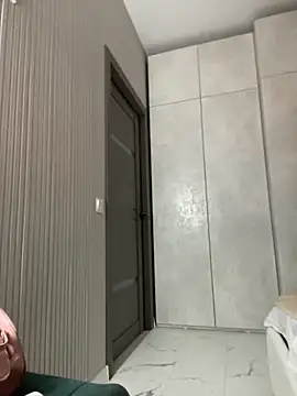 Rosie Holmes  online show from 12, 11, 2025