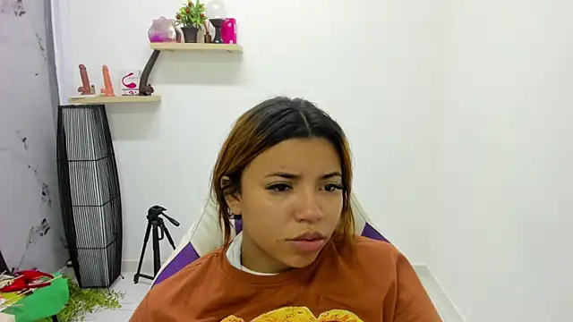 Snapshot of scarlett_enjoy1 chatting on 2, 11, 2025 scarlett enjoy1 online show from 2, 11, 2025