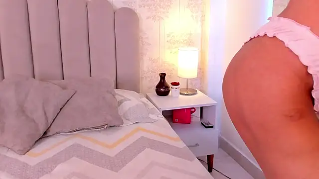 Snapshot of ShaynaHosk chatting on 6, 2, 2026 ShaynaHosk online show from 6, 2, 2026