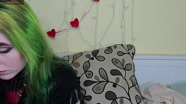 Snapshot of PortiaHedge chatting on 15, 10, 2025 PortiaHedge online show from 15, 10, 2025