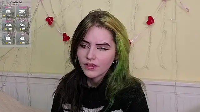 Snapshot of PortiaHedge chatting on 22, 10, 2025 PortiaHedge online show from 22, 10, 2025