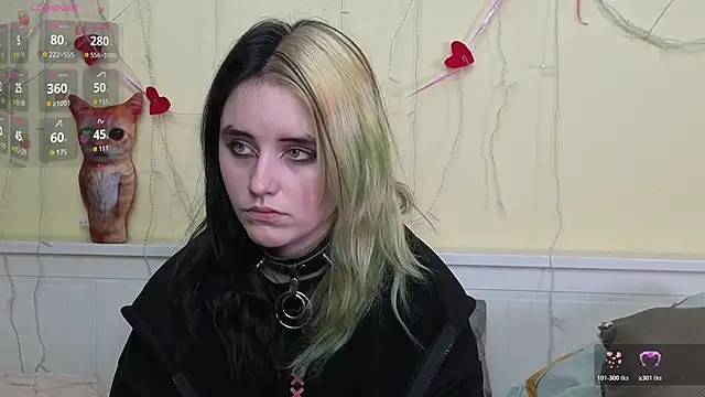 Snapshot of PortiaHedge chatting on 28, 10, 2025 PortiaHedge online show from 28, 10, 2025