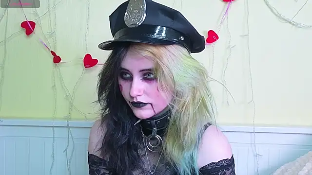 Snapshot of PortiaHedge chatting on 31, 10, 2025 PortiaHedge online show from 31, 10, 2025