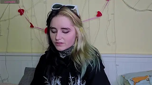 Snapshot of PortiaHedge chatting on 9, 11, 2025 PortiaHedge online show from 9, 11, 2025