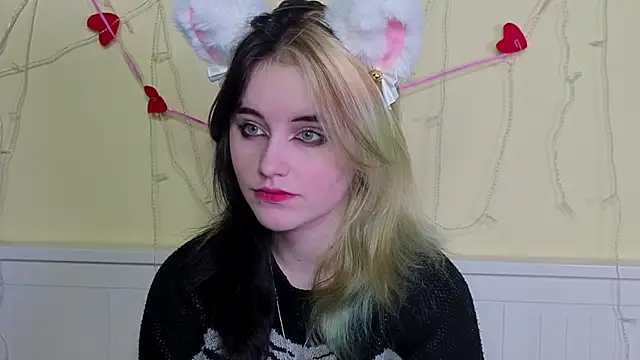 Snapshot of PortiaHedge chatting on 11, 11, 2025 PortiaHedge online show from 11, 11, 2025