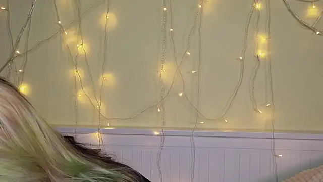 Snapshot of PortiaHedge chatting on 12, 11, 2025 PortiaHedge online show from 12, 11, 2025