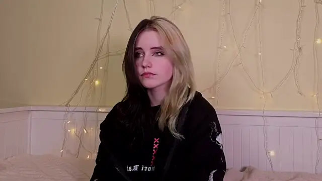 Snapshot of PortiaHedge chatting on 4, 12, 2025 PortiaHedge online show from 4, 12, 2025