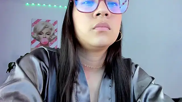 Snapshot of rouse_red chatting on 21, 10, 2025 rouse red online show from 21, 10, 2025