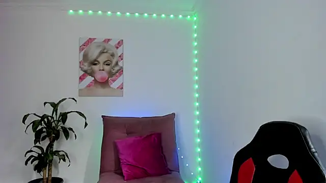 Snapshot of rouse_red chatting on 24, 10, 2025 rouse red online show from 24, 10, 2025